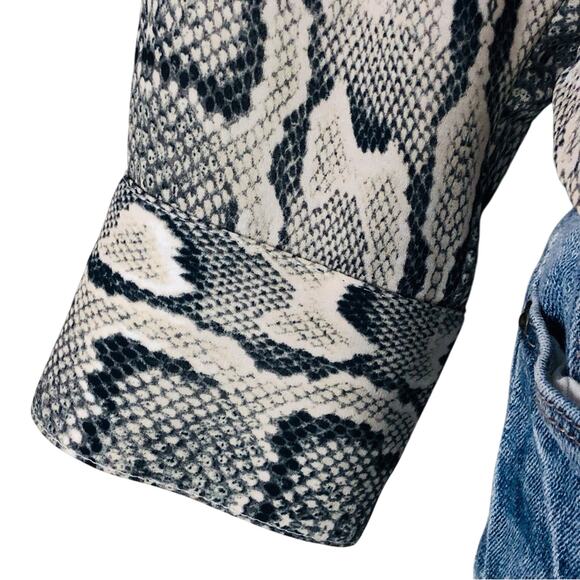 Express Signature Portofino Button Front Blouse Snake Skin Print Tan Blue Cream - Picture 14 of 16